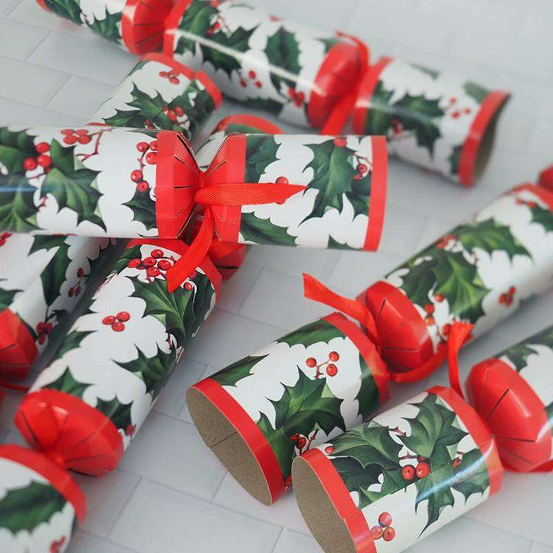 Holly Berry Christmas Crackers 12 Pack